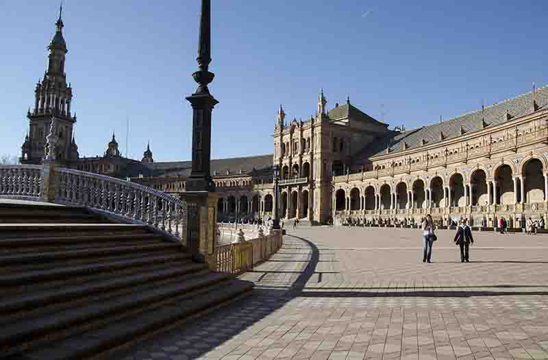 Sevilla 032 - parque de María Luisa - plaza de España.jpg